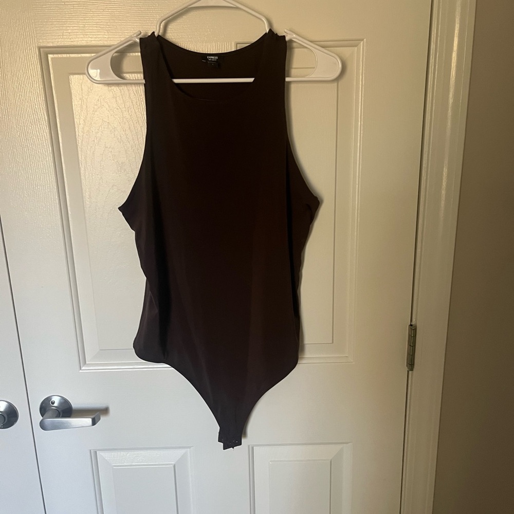 Express Body Contour Sleeveless Top in Dark Brown